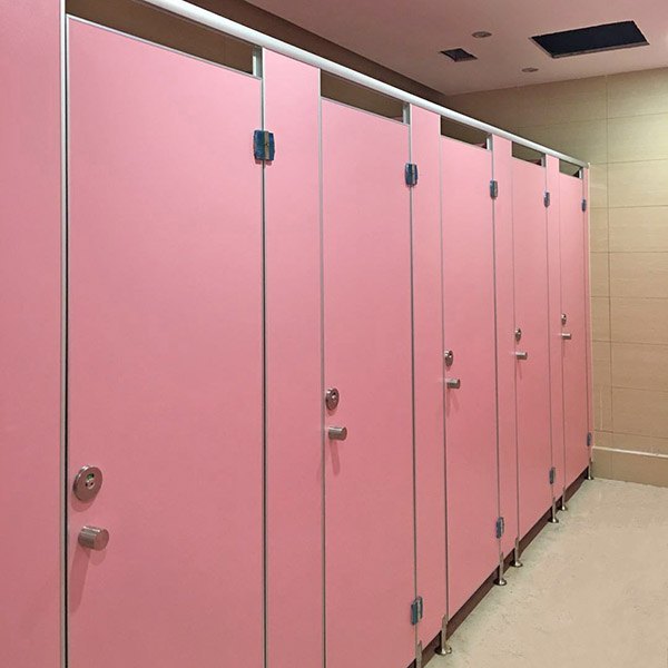 粉色卫生间隔断